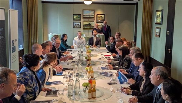 وزيرة التخطيط تلتقي