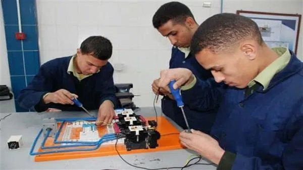 طلاب المدارس الفنية