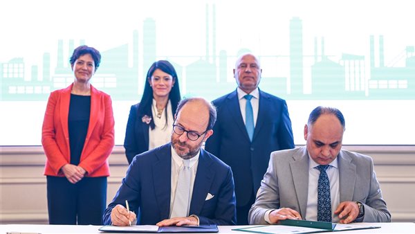 توقيع اتفاقات تمويلية