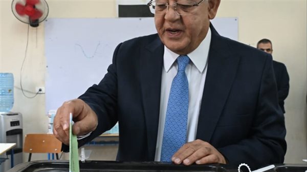 جبالي يدلي بصوته