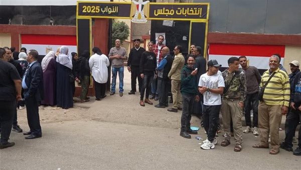 من أمام اللجنة 