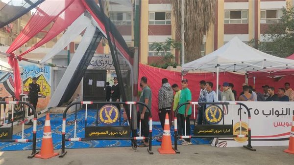 من أمام اللجنة 