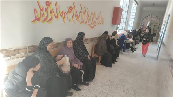 من أمام اللجنة 