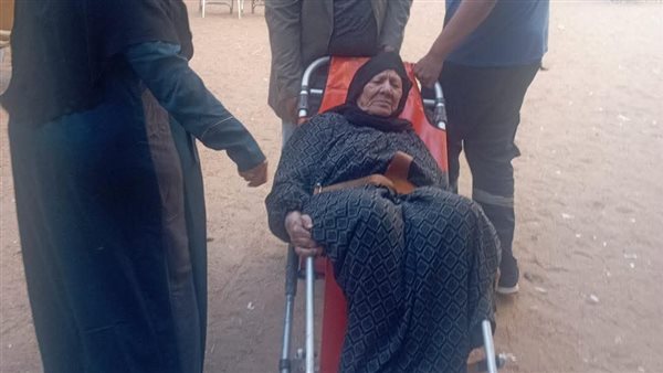 مسنة تدلي بصوتها