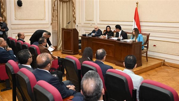 جانب من اجتماع اللجنة