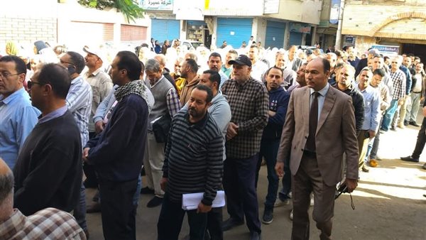 الناخبون من أمام