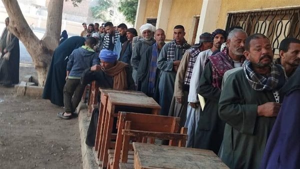 توافد الناخبين على