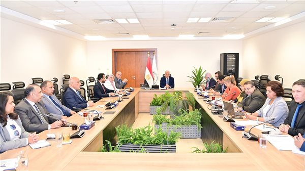 اجتماع وزير الموارد