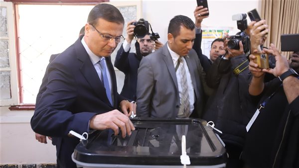 الوزير خلال التصويت