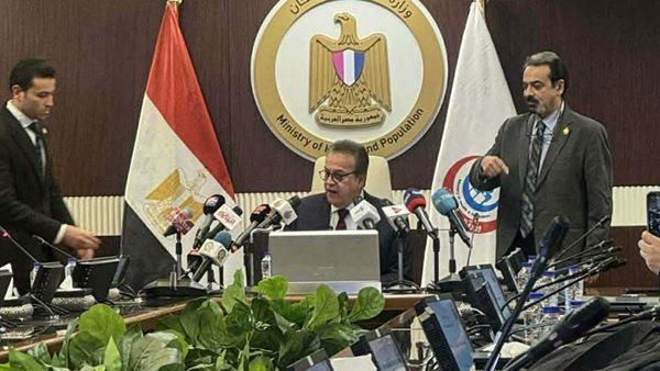 وزير الصحة الدكتور