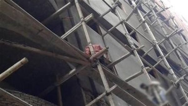 سقوط سقالة خشبية