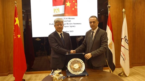 جانب من التوقيع