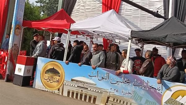 من أمام اللجنة 