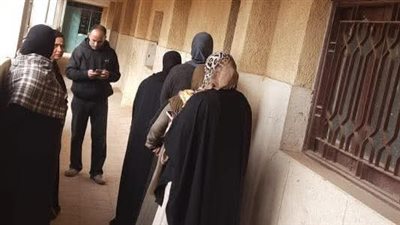 من أمام اللجنة     