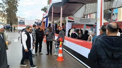 من أمام اللجنة     