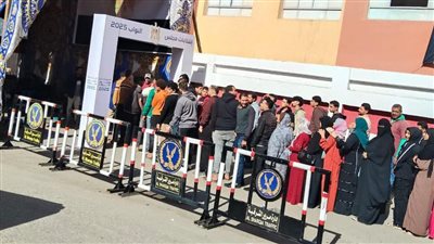 من أمام اللجنة     