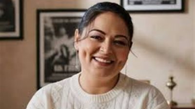  الفنانة نيفين مندور    