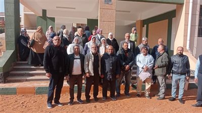 من أمام اللجنة     