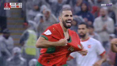 أسامة طنان يحتفل بهدفه     