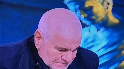 إكرامي الشحات باكيا     