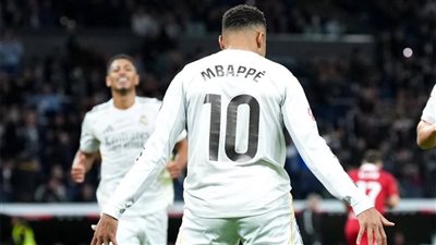 مبابي يحتفل بهدفه    