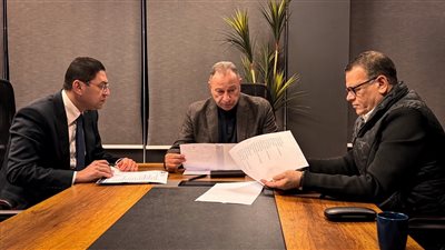 الخطيب مع اللجنة القانونية بالنادي الأهلي    