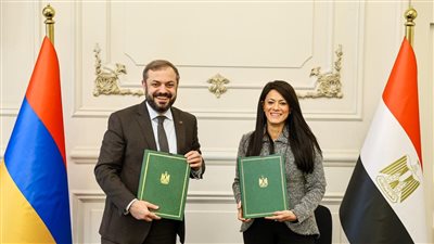 وزيرة التخطيط ونظيرها الأرميني     