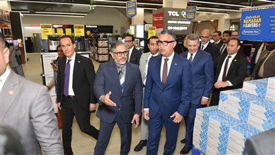 خلال افتتاح الهايبر     