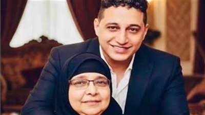 رضا البحراوي ووالدته    