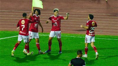 لاعبو الأهلي     