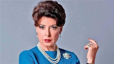  الفنانة أنوشكا    