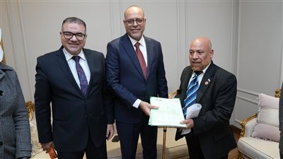 وزير العمل يتلقي أعضاء مجلس النواب     