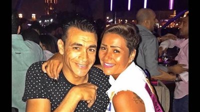 الحضري وزوجته     