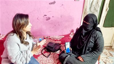 المحررة مع أسرة الطفلة    