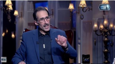  الكاتب مجدي الجلاد    