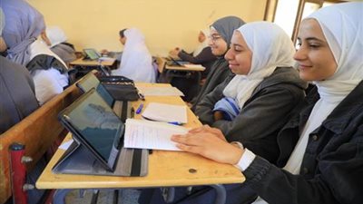 طلاب أولى وتانية ثانوي    