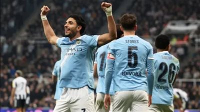 عمر مرموش يحتفل بهدفه     