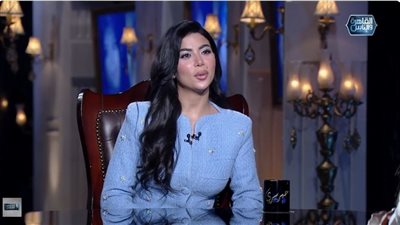  الفنانة كارولين عزمي    