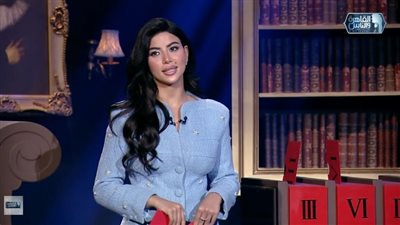 الفنانة كارولين عزمي    