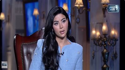 الفنانة كارولين عزمي    