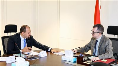 وزير التخطيط يلتقي وفد منظمة التعاون الاقتصادي     