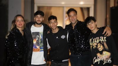 ميدو وأسرته     