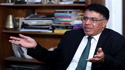 الكاتب عماد الدين حسين    