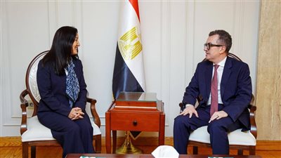 لقاء وزير التخطيط مع ممثلة برنامج الأمم المتحدة    