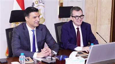 وزيرا التخطيط والصناعة    