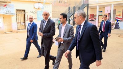 محمد جاد عبد الموجود بصحبة وزير التعليم    