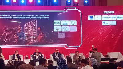 جانب من الافتتاح     