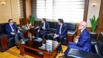 وزير التخطيط يلتقي وفد فرنسي    