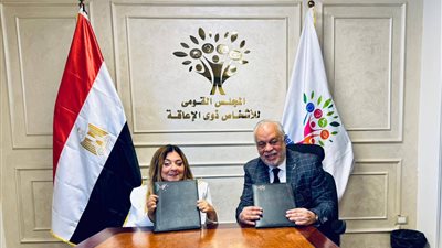 اشرف زكي     