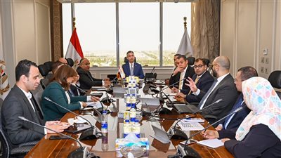 جانب من اجتماع وزير التموين    